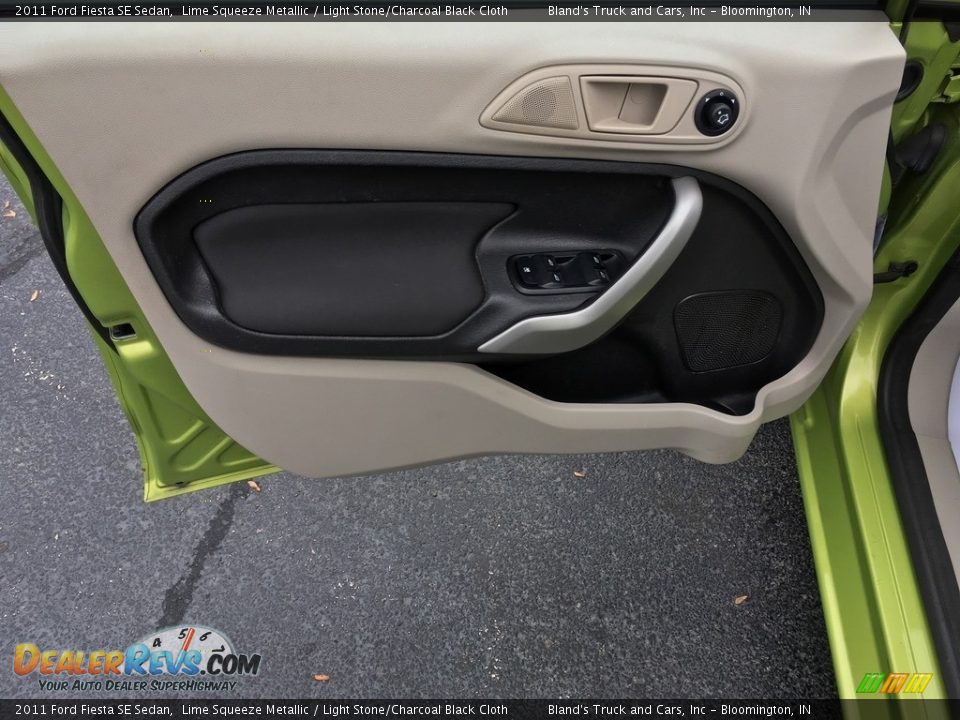 2011 Ford Fiesta SE Sedan Lime Squeeze Metallic / Light Stone/Charcoal Black Cloth Photo #15