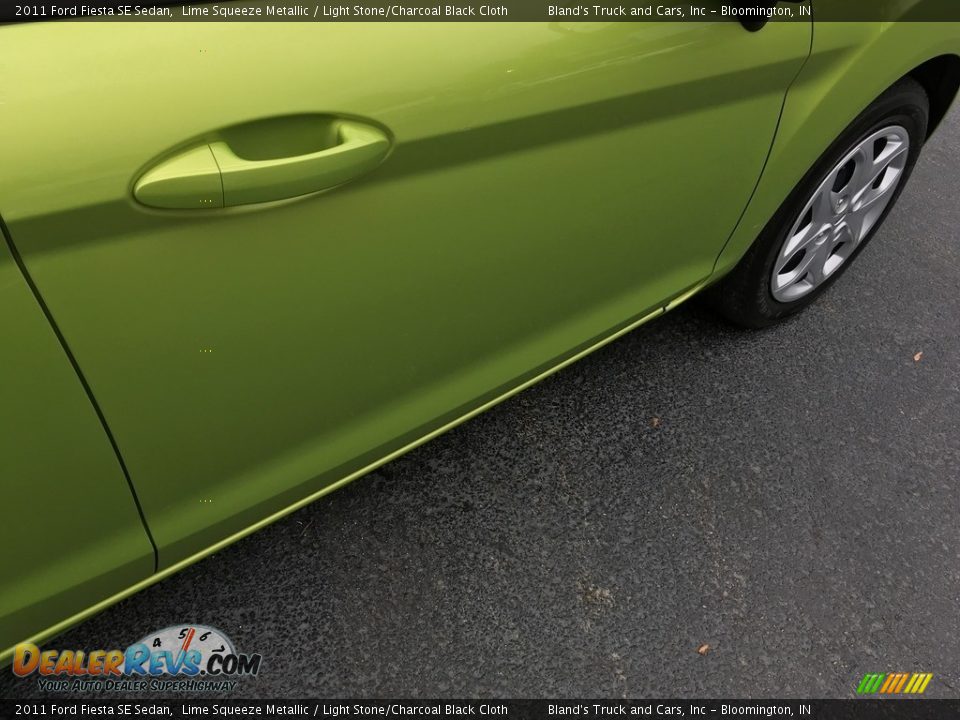 2011 Ford Fiesta SE Sedan Lime Squeeze Metallic / Light Stone/Charcoal Black Cloth Photo #20