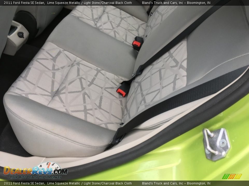 2011 Ford Fiesta SE Sedan Lime Squeeze Metallic / Light Stone/Charcoal Black Cloth Photo #22