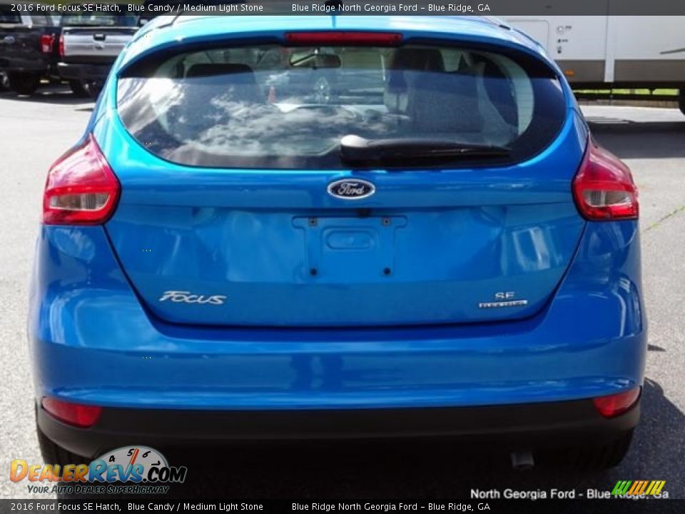 2016 Ford Focus SE Hatch Blue Candy / Medium Light Stone Photo #4