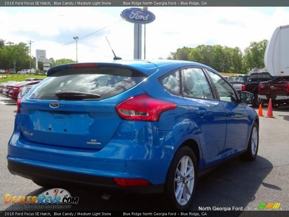 2016 Ford Focus SE Hatch Blue Candy / Medium Light Stone Photo #5