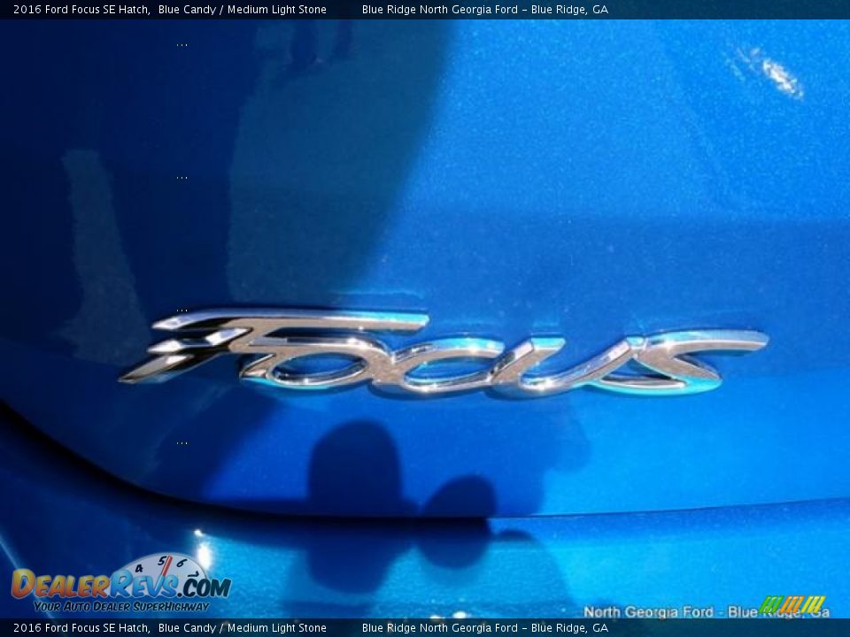 2016 Ford Focus SE Hatch Blue Candy / Medium Light Stone Photo #36