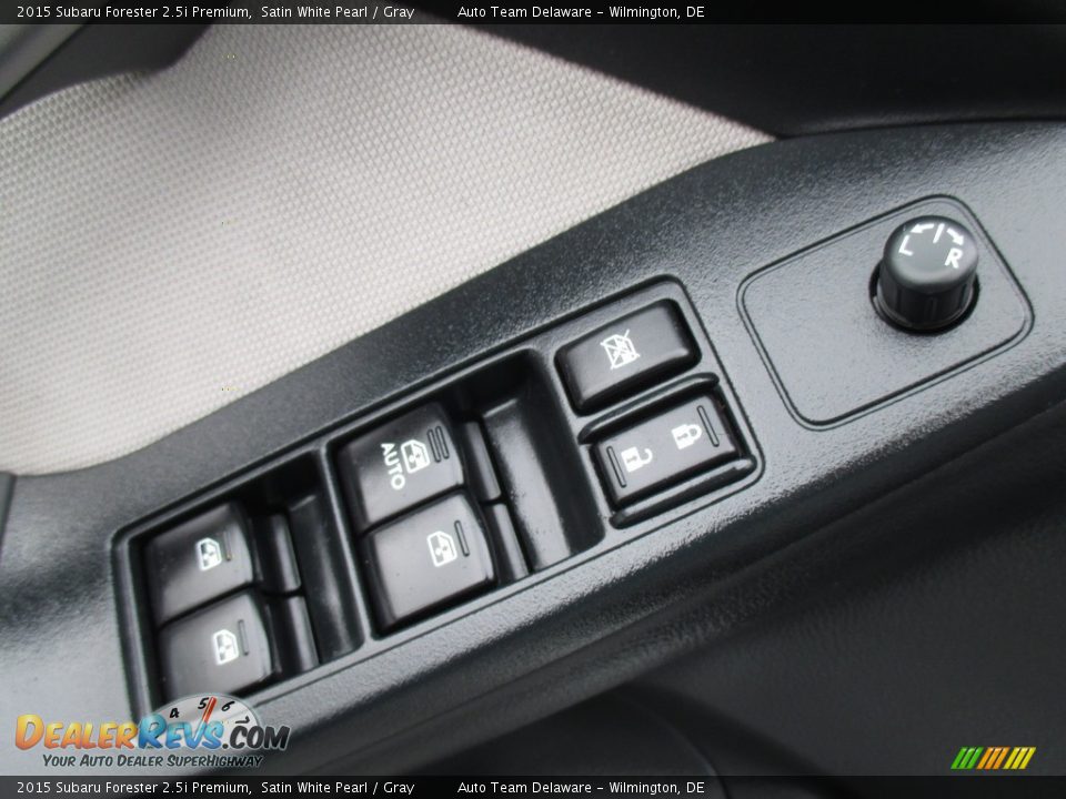 2015 Subaru Forester 2.5i Premium Satin White Pearl / Gray Photo #32
