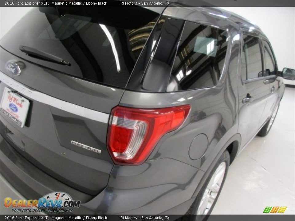2016 Ford Explorer XLT Magnetic Metallic / Ebony Black Photo #10