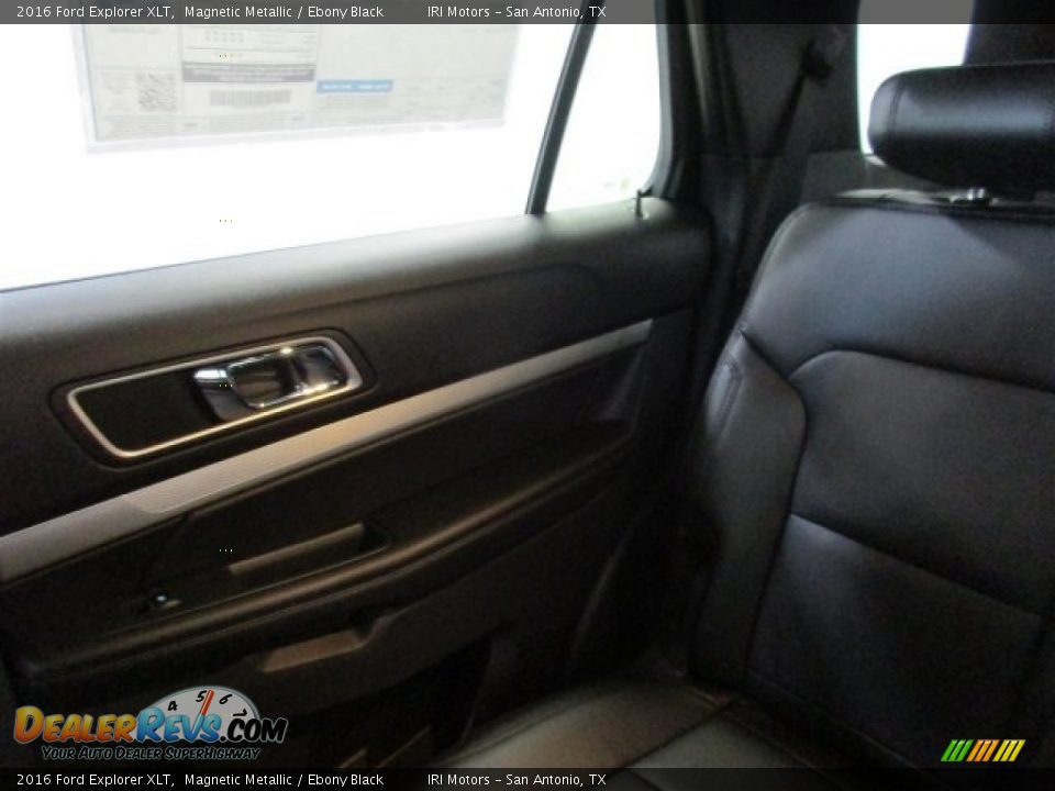 2016 Ford Explorer XLT Magnetic Metallic / Ebony Black Photo #17