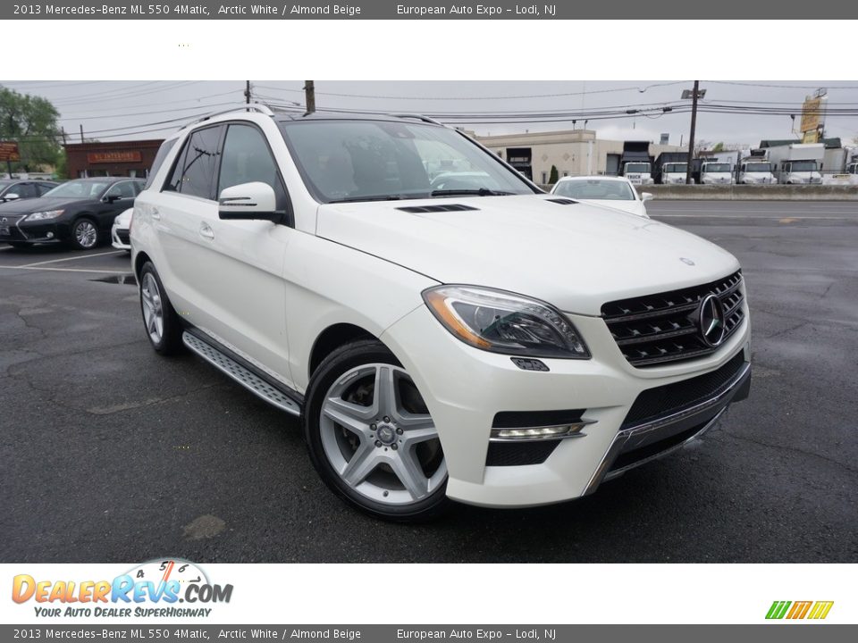 2013 Mercedes-Benz ML 550 4Matic Arctic White / Almond Beige Photo #2