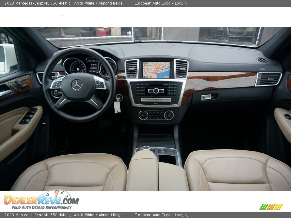 2013 Mercedes-Benz ML 550 4Matic Arctic White / Almond Beige Photo #13