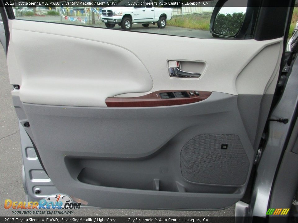 2013 Toyota Sienna XLE AWD Silver Sky Metallic / Light Gray Photo #9