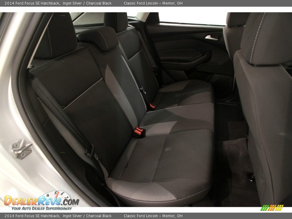 2014 Ford Focus SE Hatchback Ingot Silver / Charcoal Black Photo #11