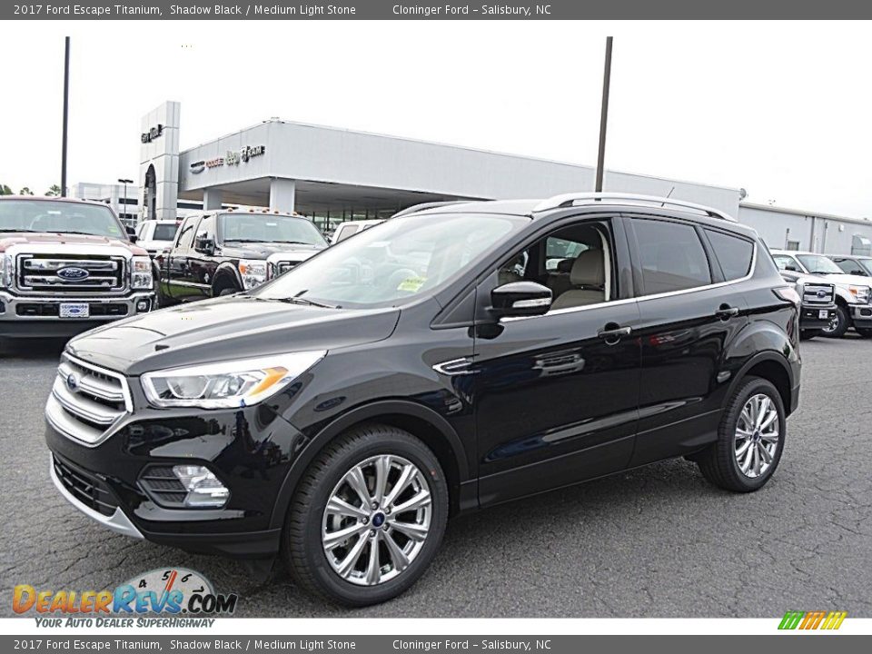 Front 3/4 View of 2017 Ford Escape Titanium Photo #3