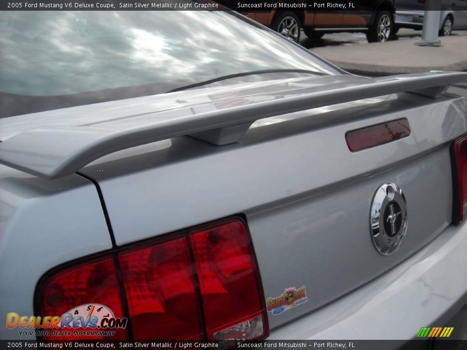 2005 Ford Mustang V6 Deluxe Coupe Satin Silver Metallic / Light Graphite Photo #14