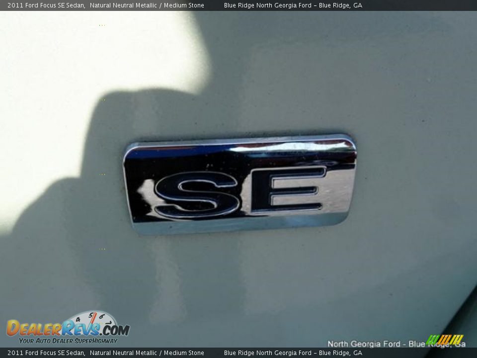 2011 Ford Focus SE Sedan Natural Neutral Metallic / Medium Stone Photo #33