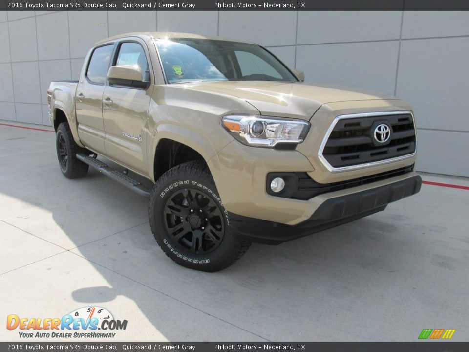 Front 3/4 View of 2016 Toyota Tacoma SR5 Double Cab Photo #1