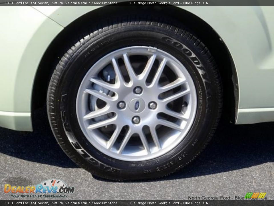 2011 Ford Focus SE Sedan Natural Neutral Metallic / Medium Stone Photo #9