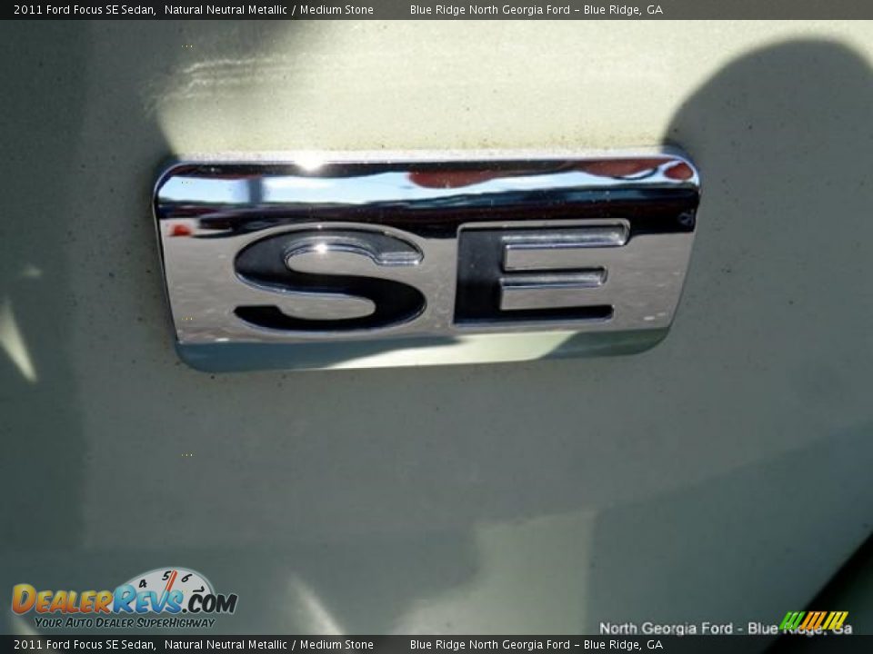 2011 Ford Focus SE Sedan Natural Neutral Metallic / Medium Stone Photo #35