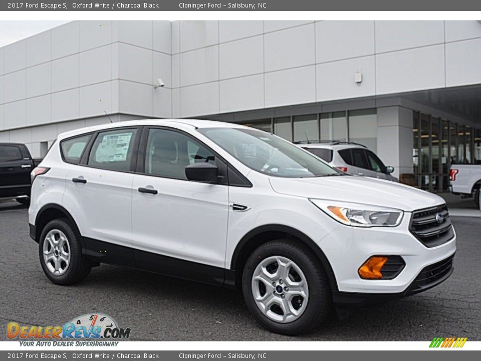 Front 3/4 View of 2017 Ford Escape S Photo #1