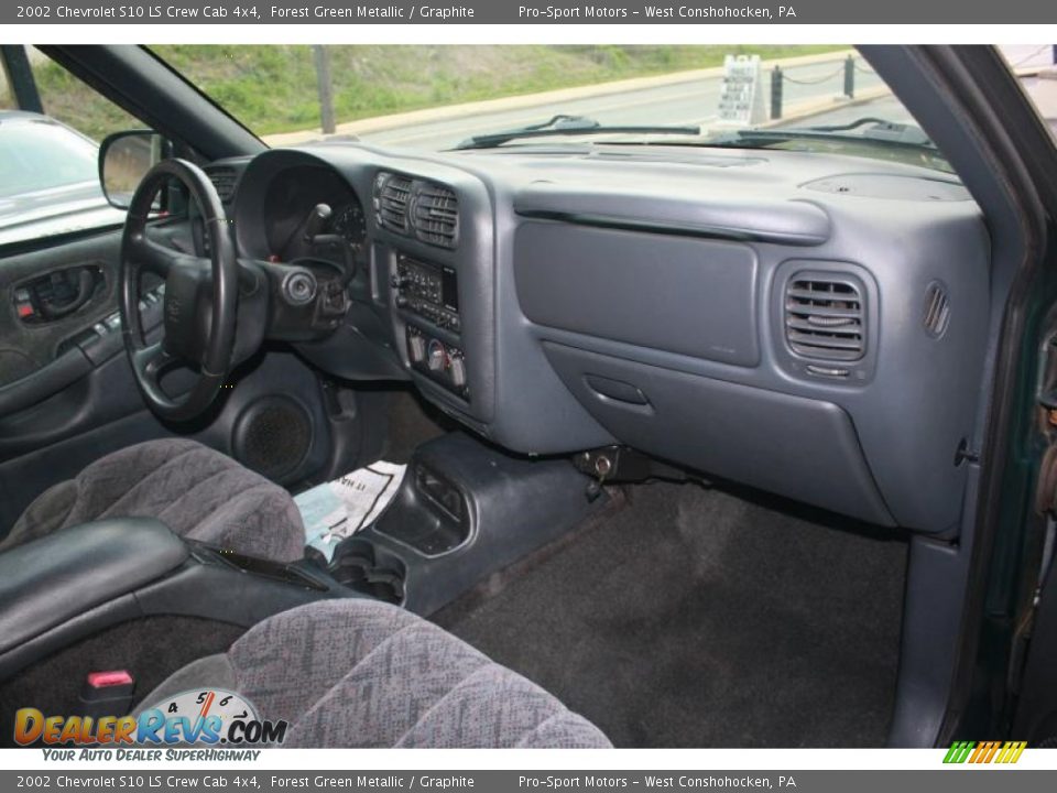 2002 Chevrolet S10 LS Crew Cab 4x4 Forest Green Metallic / Graphite Photo #19