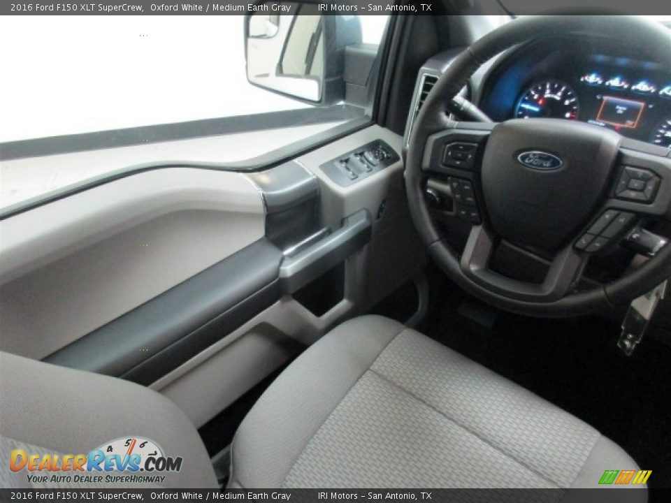 2016 Ford F150 XLT SuperCrew Oxford White / Medium Earth Gray Photo #13