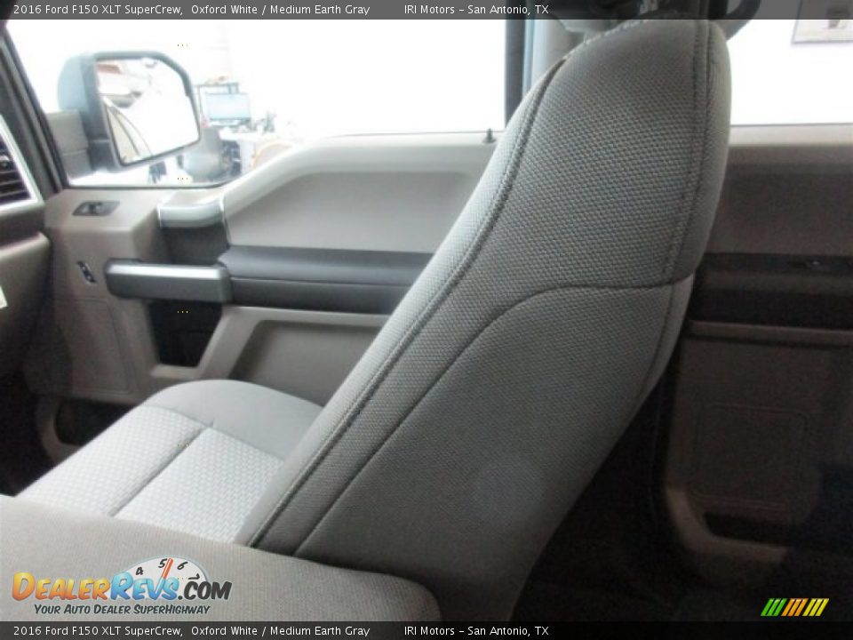 2016 Ford F150 XLT SuperCrew Oxford White / Medium Earth Gray Photo #16