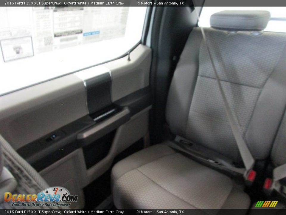 2016 Ford F150 XLT SuperCrew Oxford White / Medium Earth Gray Photo #17