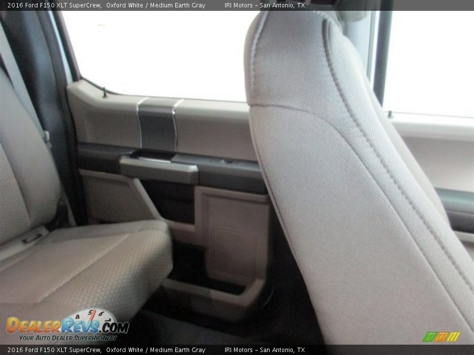 2016 Ford F150 XLT SuperCrew Oxford White / Medium Earth Gray Photo #20