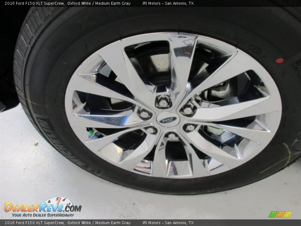 2016 Ford F150 XLT SuperCrew Oxford White / Medium Earth Gray Photo #24