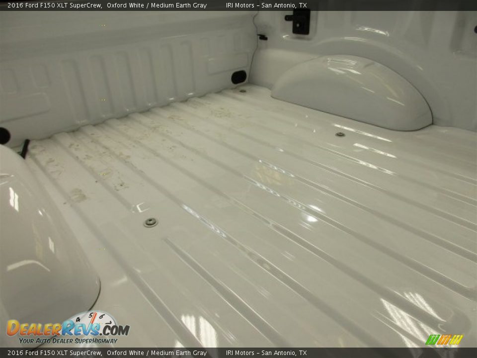 2016 Ford F150 XLT SuperCrew Oxford White / Medium Earth Gray Photo #25