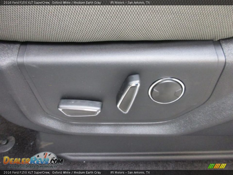 2016 Ford F150 XLT SuperCrew Oxford White / Medium Earth Gray Photo #30