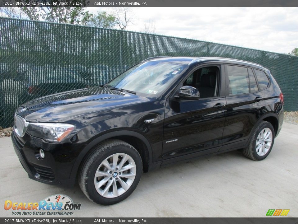 Front 3/4 View of 2017 BMW X3 xDrive28i Photo #8