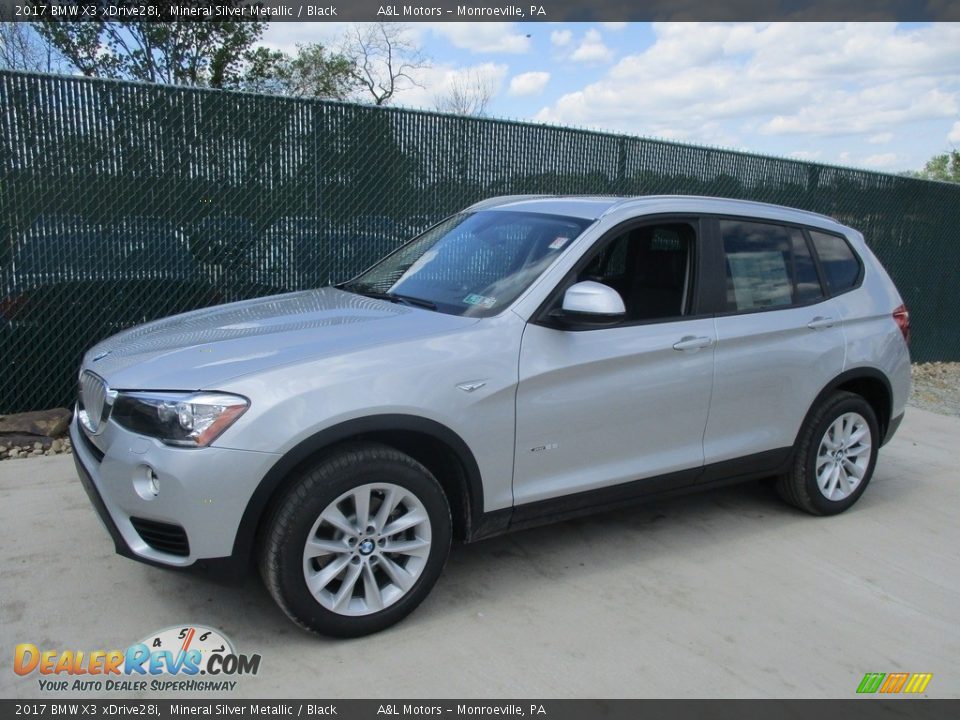 Front 3/4 View of 2017 BMW X3 xDrive28i Photo #8