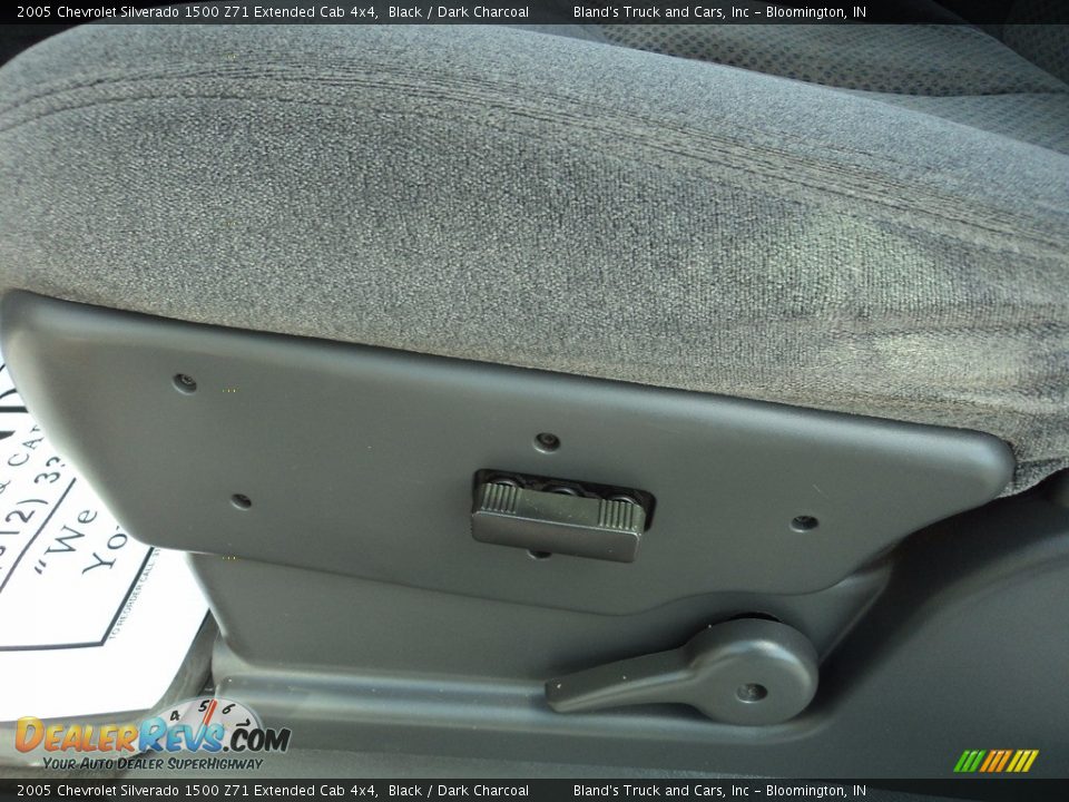 2005 Chevrolet Silverado 1500 Z71 Extended Cab 4x4 Black / Dark Charcoal Photo #8