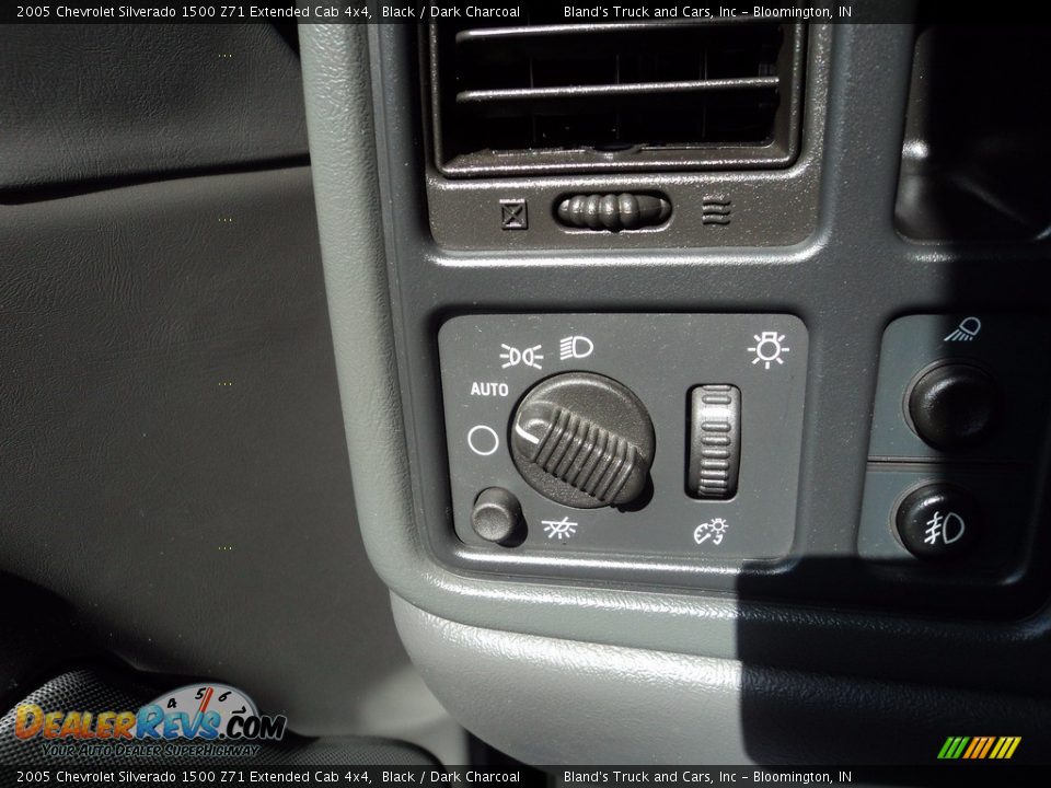 2005 Chevrolet Silverado 1500 Z71 Extended Cab 4x4 Black / Dark Charcoal Photo #10