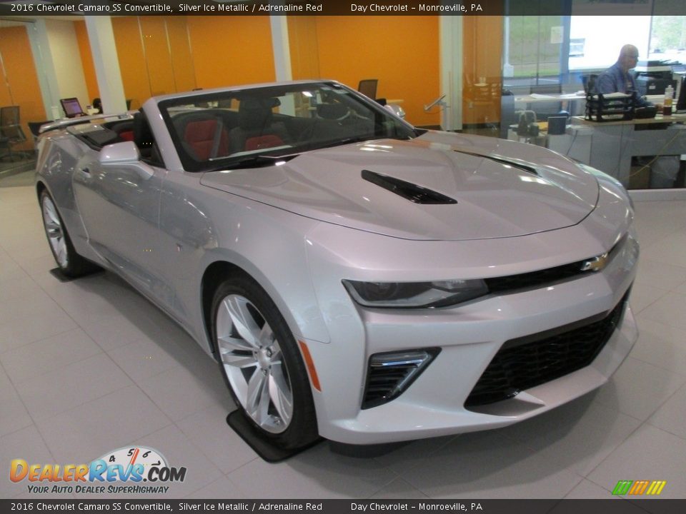 Front 3/4 View of 2016 Chevrolet Camaro SS Convertible Photo #10