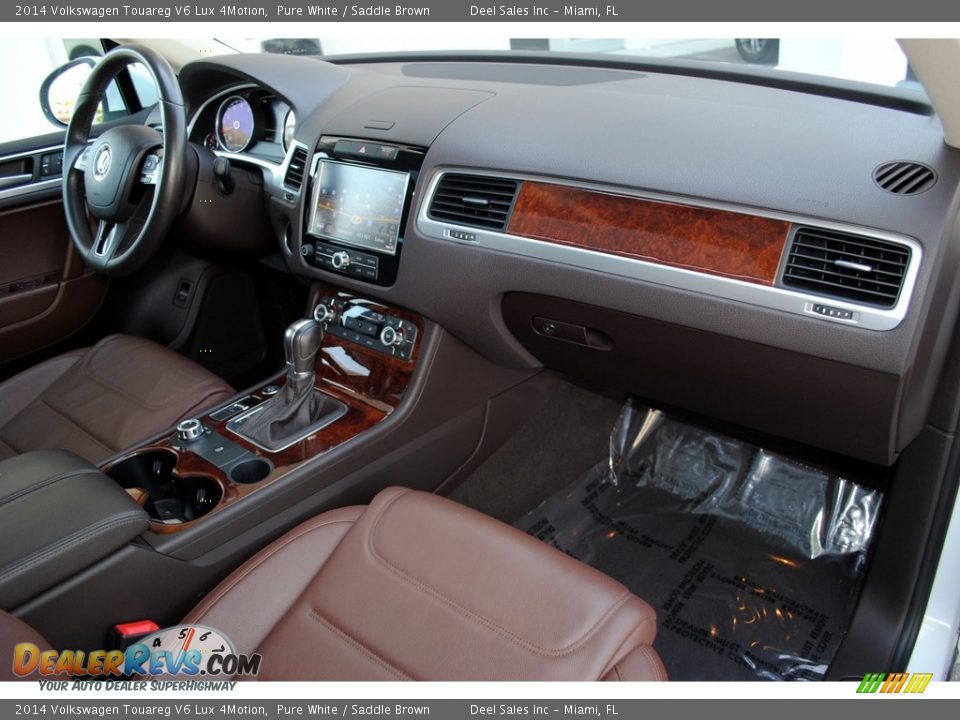 2014 Volkswagen Touareg V6 Lux 4Motion Pure White / Saddle Brown Photo #18