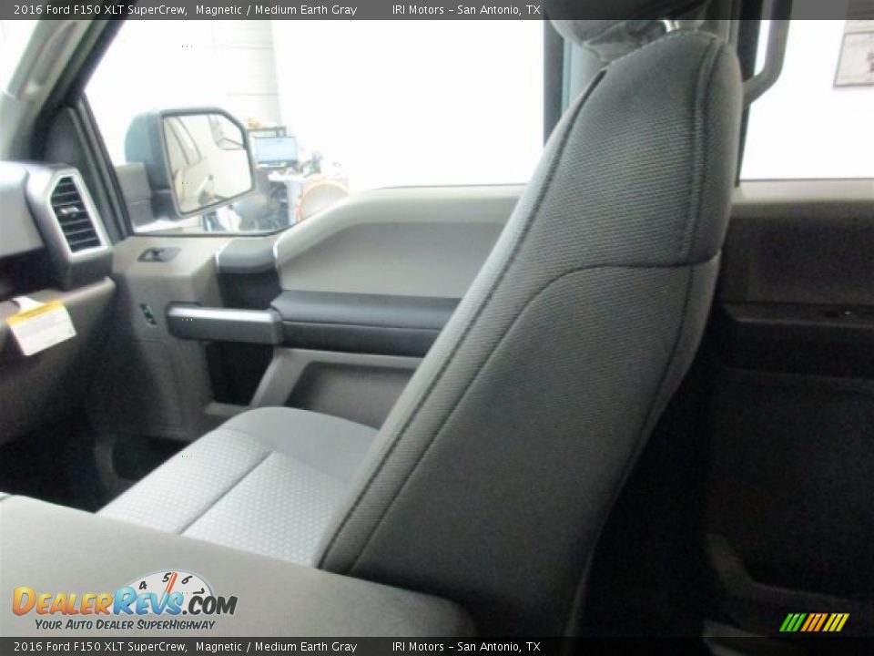 2016 Ford F150 XLT SuperCrew Magnetic / Medium Earth Gray Photo #16