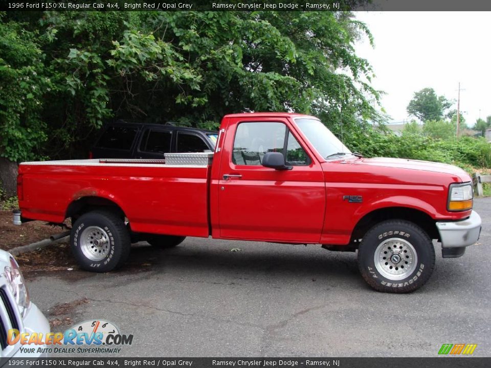 Bright Red 1996 Ford F150 XL Regular Cab 4x4 Photo #4