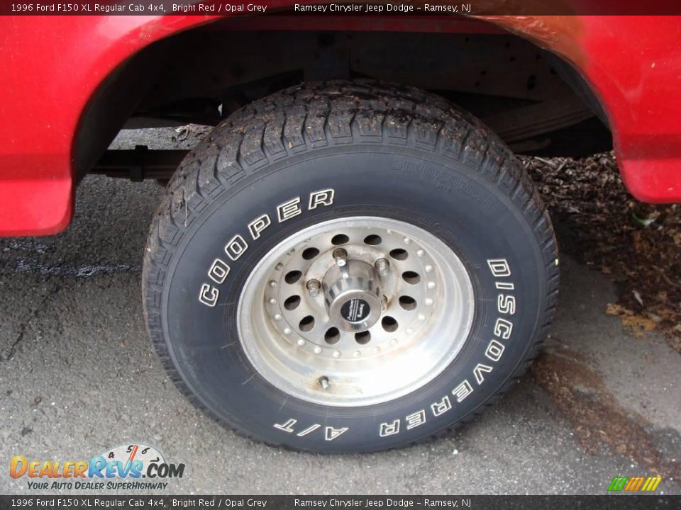 1996 Ford F150 XL Regular Cab 4x4 Bright Red / Opal Grey Photo #8