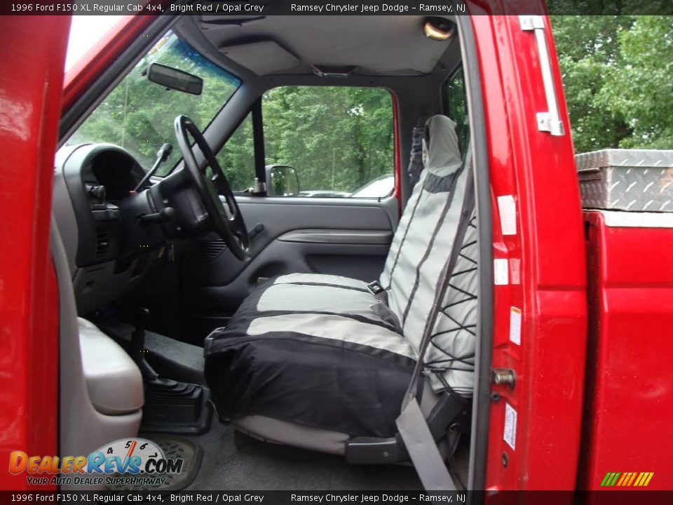 1996 Ford F150 XL Regular Cab 4x4 Bright Red / Opal Grey Photo #11