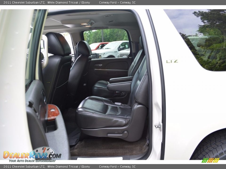 2011 Chevrolet Suburban LTZ White Diamond Tricoat / Ebony Photo #19