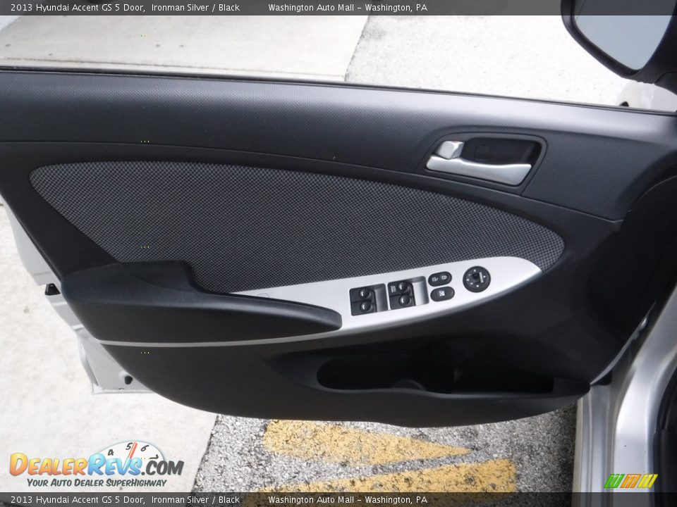 2013 Hyundai Accent GS 5 Door Ironman Silver / Black Photo #10