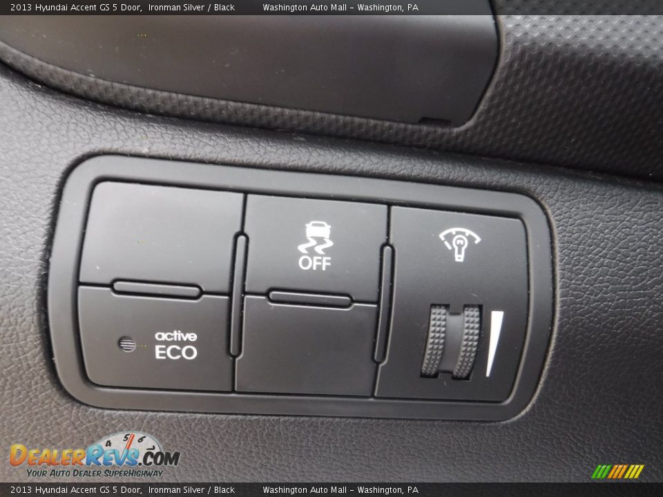 2013 Hyundai Accent GS 5 Door Ironman Silver / Black Photo #12