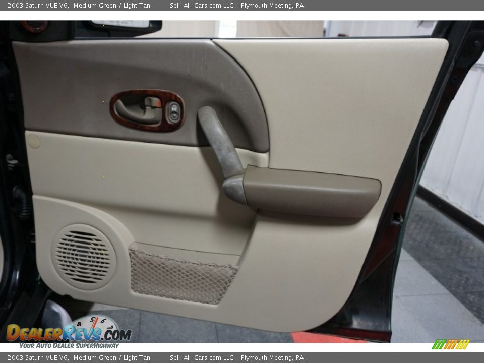 2003 Saturn VUE V6 Medium Green / Light Tan Photo #16