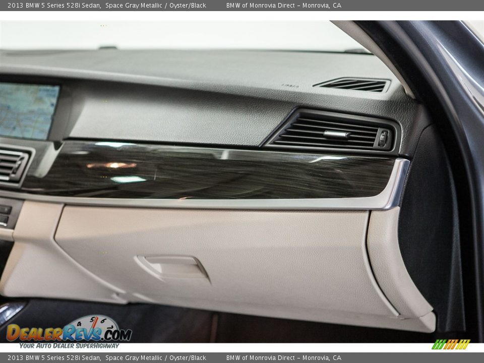 2013 BMW 5 Series 528i Sedan Space Gray Metallic / Oyster/Black Photo #22