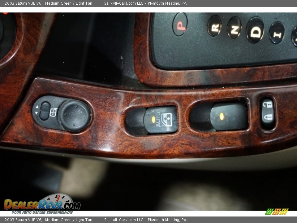 2003 Saturn VUE V6 Medium Green / Light Tan Photo #36