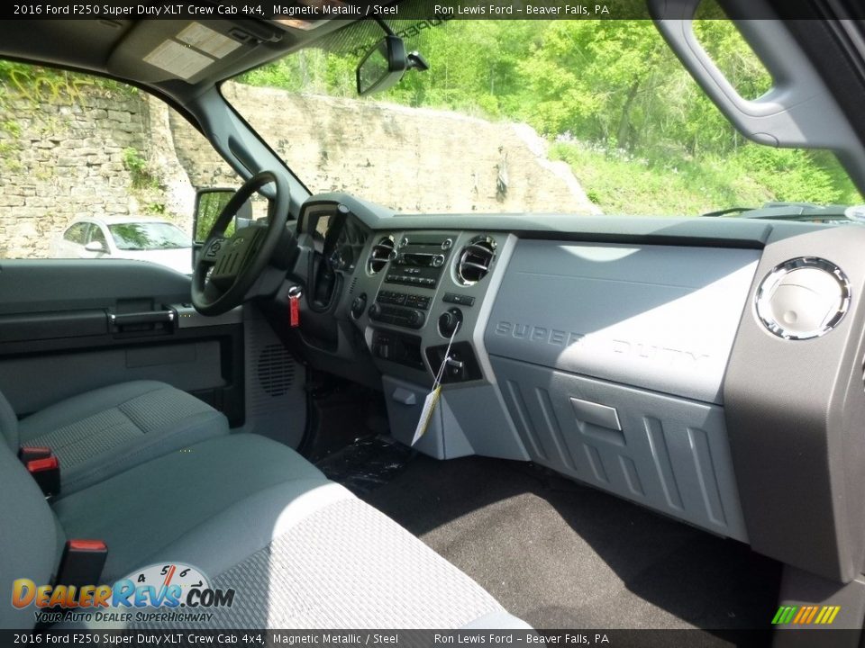 2016 Ford F250 Super Duty XLT Crew Cab 4x4 Magnetic Metallic / Steel Photo #2