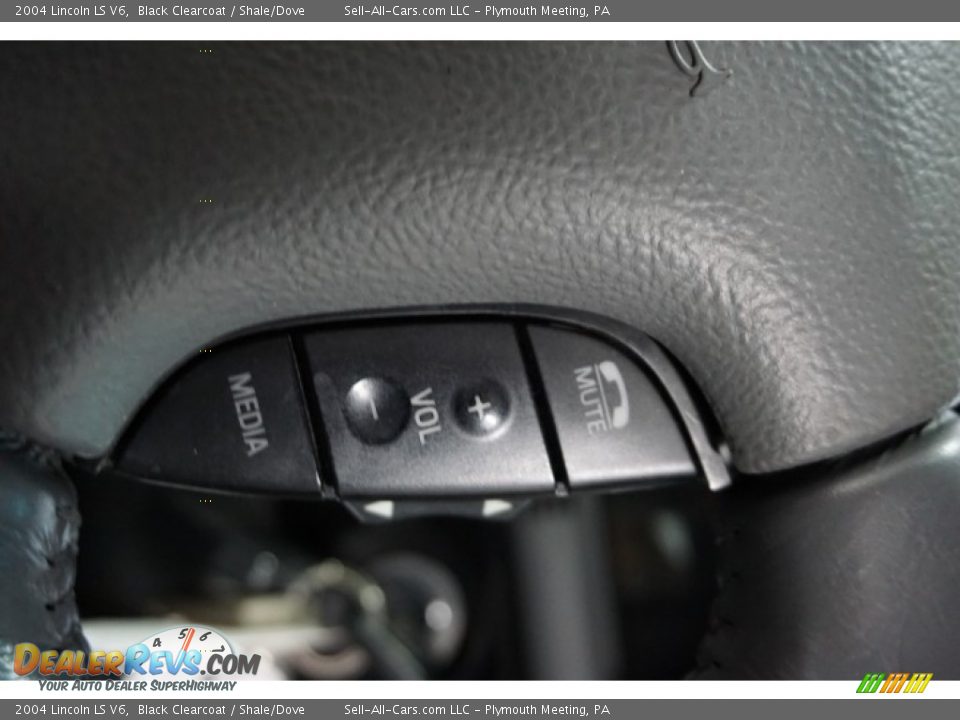 2004 Lincoln LS V6 Black Clearcoat / Shale/Dove Photo #30
