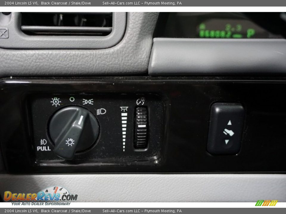 2004 Lincoln LS V6 Black Clearcoat / Shale/Dove Photo #32