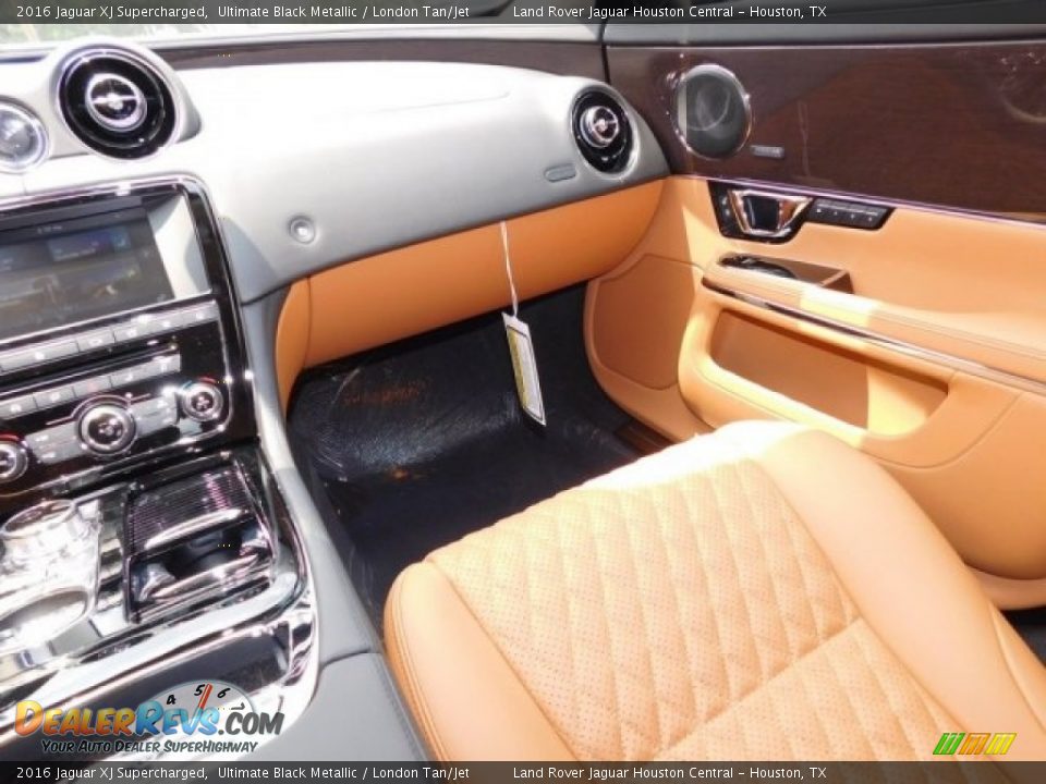 Front Seat of 2016 Jaguar XJ Supercharged Photo #15