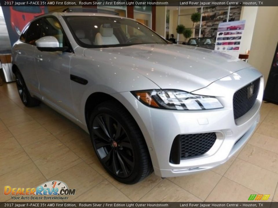 Front 3/4 View of 2017 Jaguar F-PACE 35t AWD First Edition Photo #2