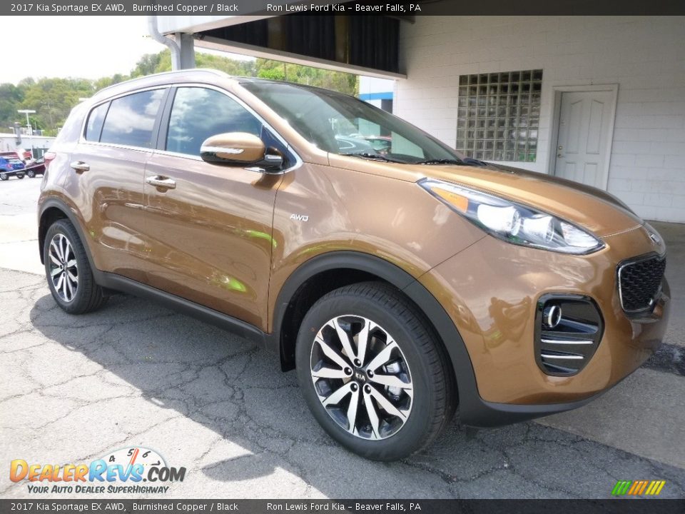 Front 3/4 View of 2017 Kia Sportage EX AWD Photo #8